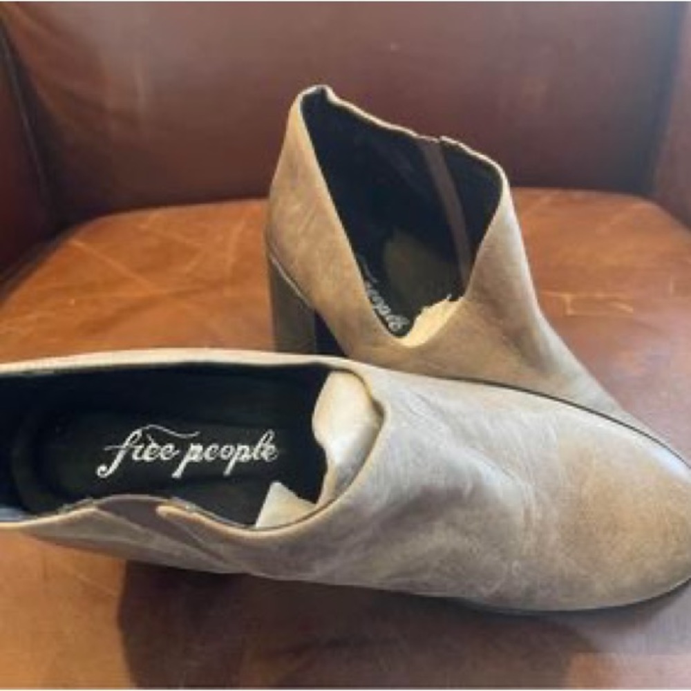 FREE PEOPLE BLOCKED HEEL